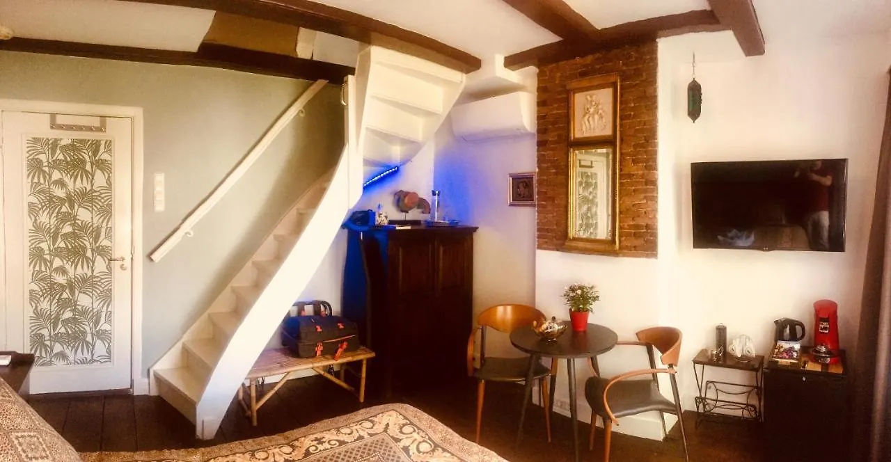 Amsterdam Barangay Bed & Breakfast
